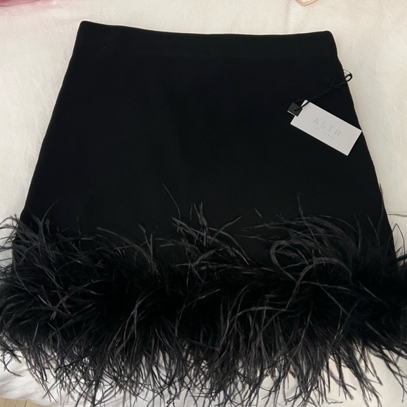 NWT ASTR THE LABEL - Keily black feather trim skirt - Size Small - Picture 10 of 10